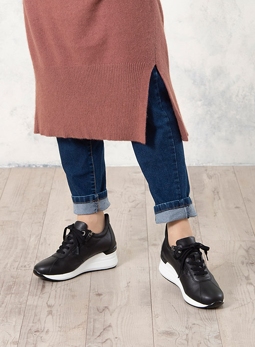 スタイルアップウェッジスニーカー